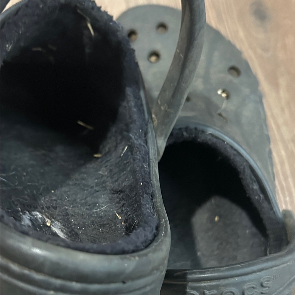 CROCS insulated Black Shoes ! Size 10 - Picture 3 of 6